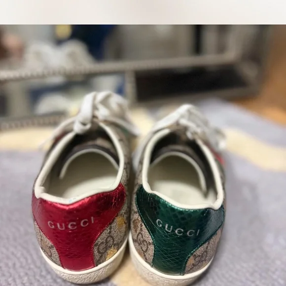 Gucci Beige Monogram Sneakers with Red and Green Accents - Picture 4 of 8